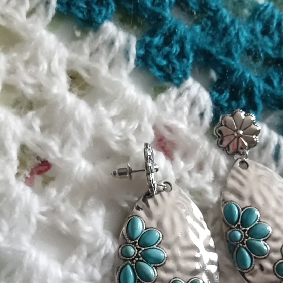 Turquoise Silver Southwest Earrings - Picture 5 of 5